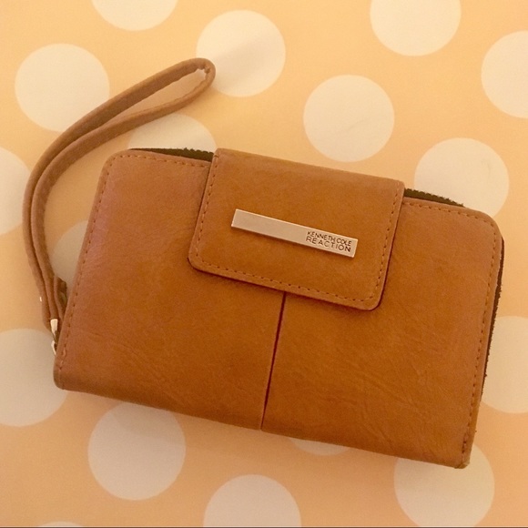 Kenneth Cole Reaction Handbags - Kenneth Cole Reaction Wristlet / Wallet (New)